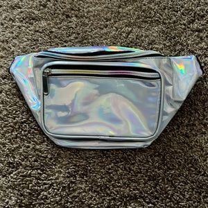 NWOT Iridescent Silver Fanny Pack